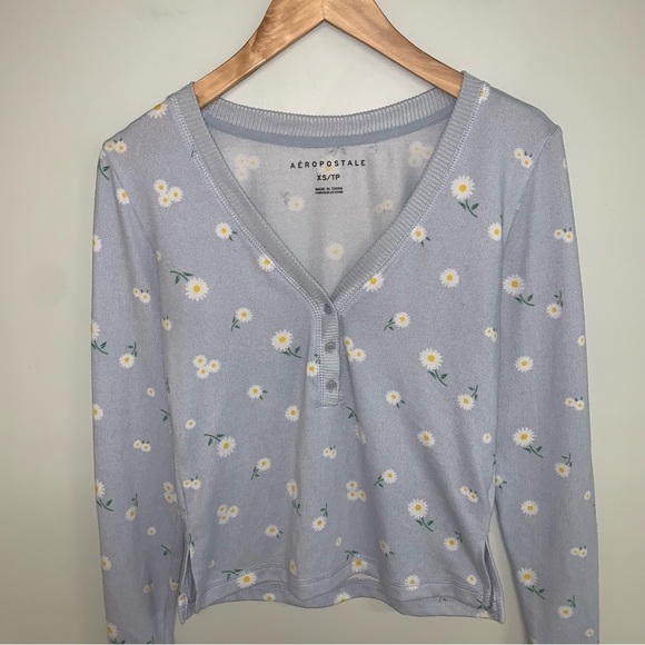 Aeropostale Lightweight Sweater Cardigan Women’s  Size XS‎ Floral Blue Daisies - Picture 3 of 6